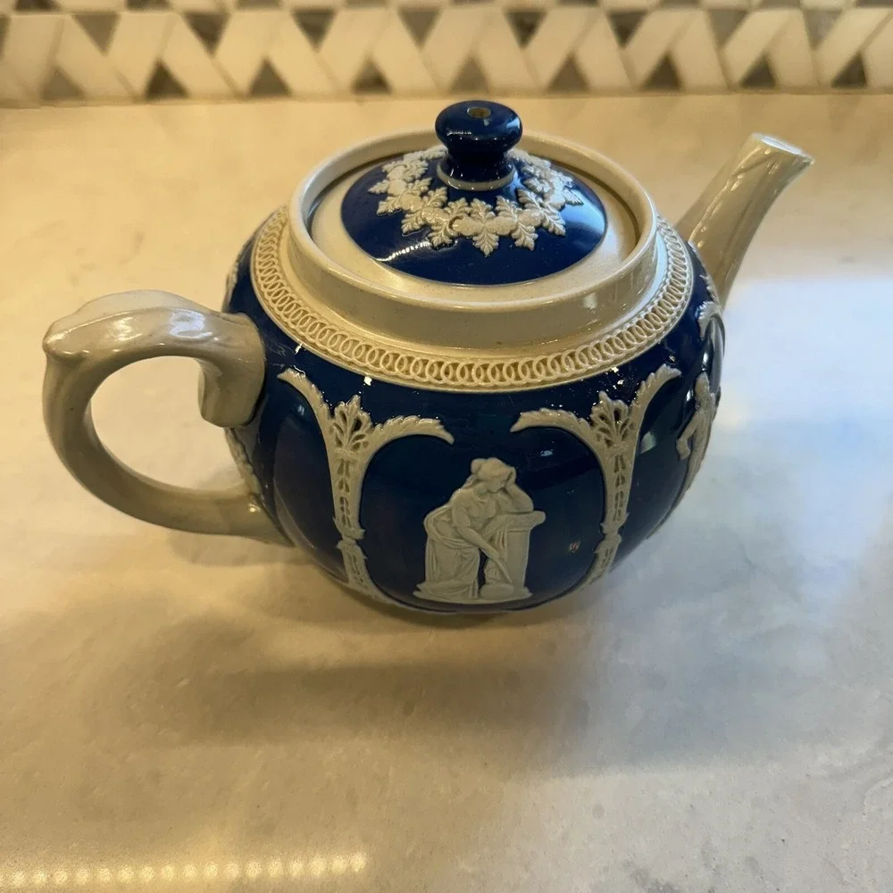 Antique Jasperware Teapot, Blue 4 cup, Dudson Hanley - Picture 7 of 12